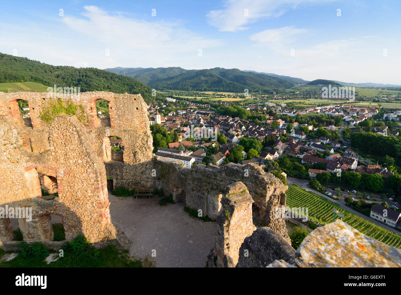 Staufen-Burg und Weinberge, Looking, Staufen, Staufen Im Breisgau, Deutschland, Baden-Württemberg, Schwarzwald, Schwarzwald Stockfoto