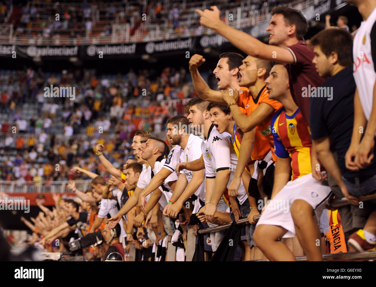 Fußball - UEFA Europa League - Gruppe A - Valencia / Swansea City - Mestalla. Valencia Fans auf den Tribünen Stockfoto