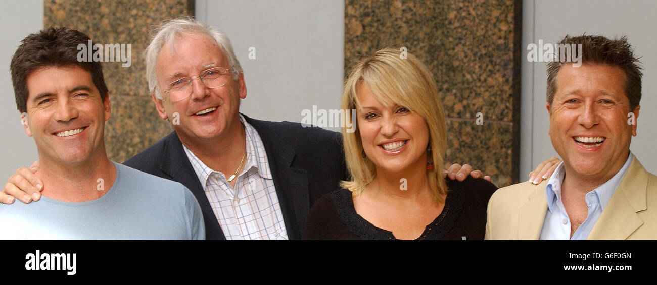 Pop Idol richtet (von links) Simon Cowell, Pete Waterman, Nicki Chapman und Neil Fox während einer Pressekonferenz bei Thames TV in London, um eine neue Serie von Pop Idol zu starten. Stockfoto