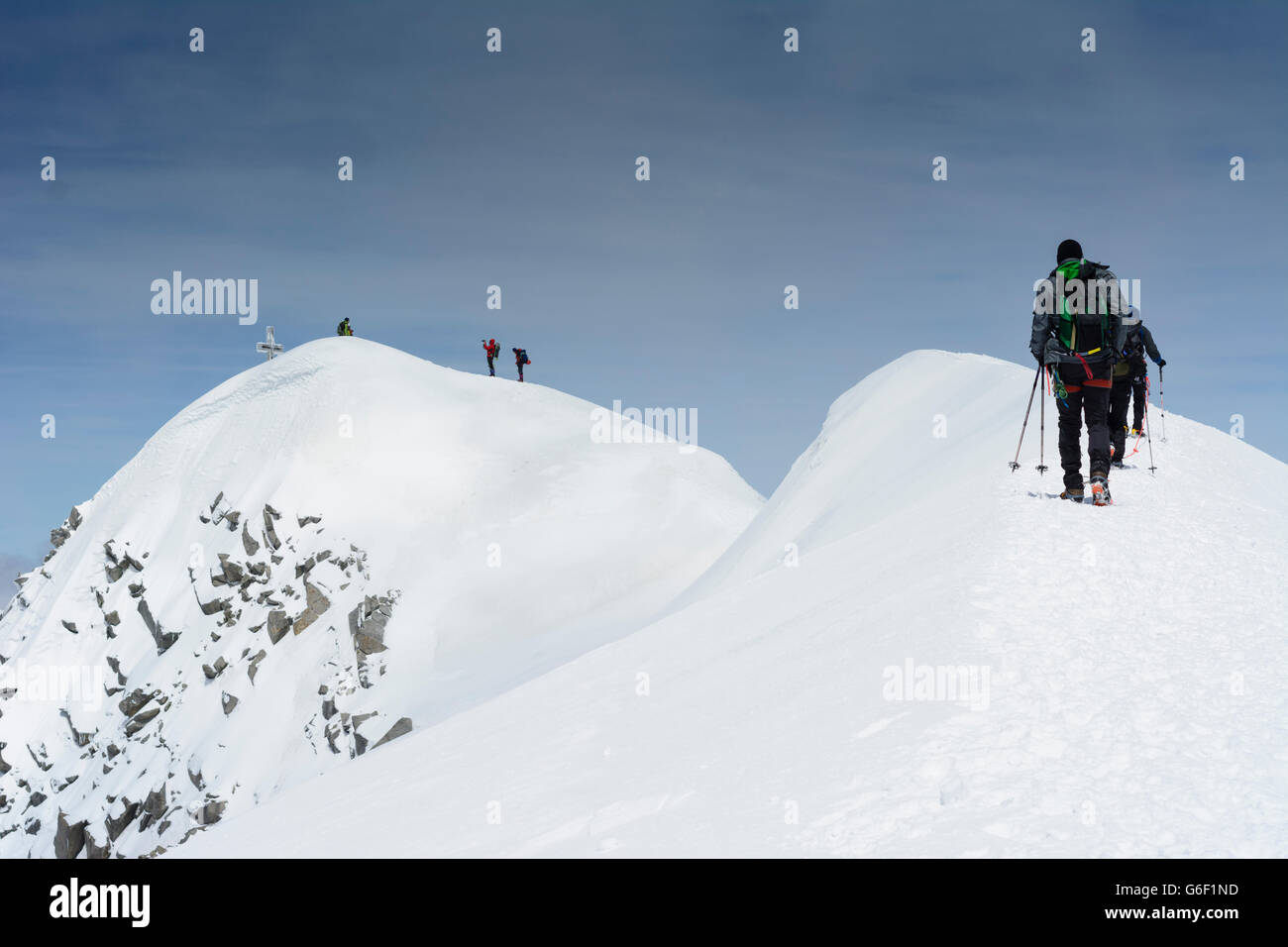 Seilschaft am Gipfel Grat bis zum Gipfel des Großvenedigers, Neukirchen bin Großvenediger, Österreich, Salzburg, Nationalpark Hohe Tauern Stockfoto