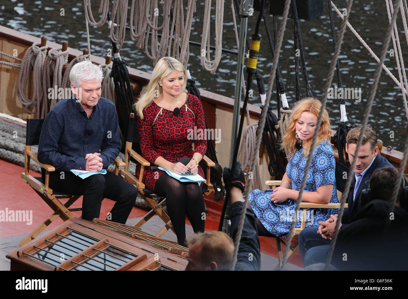 Phillip Schofield und Holly Willoughby drehen am ursprünglichen Hafenort von Liverpool von heute Morgen, um den Silberjubiläum der Show zu feiern. Stockfoto