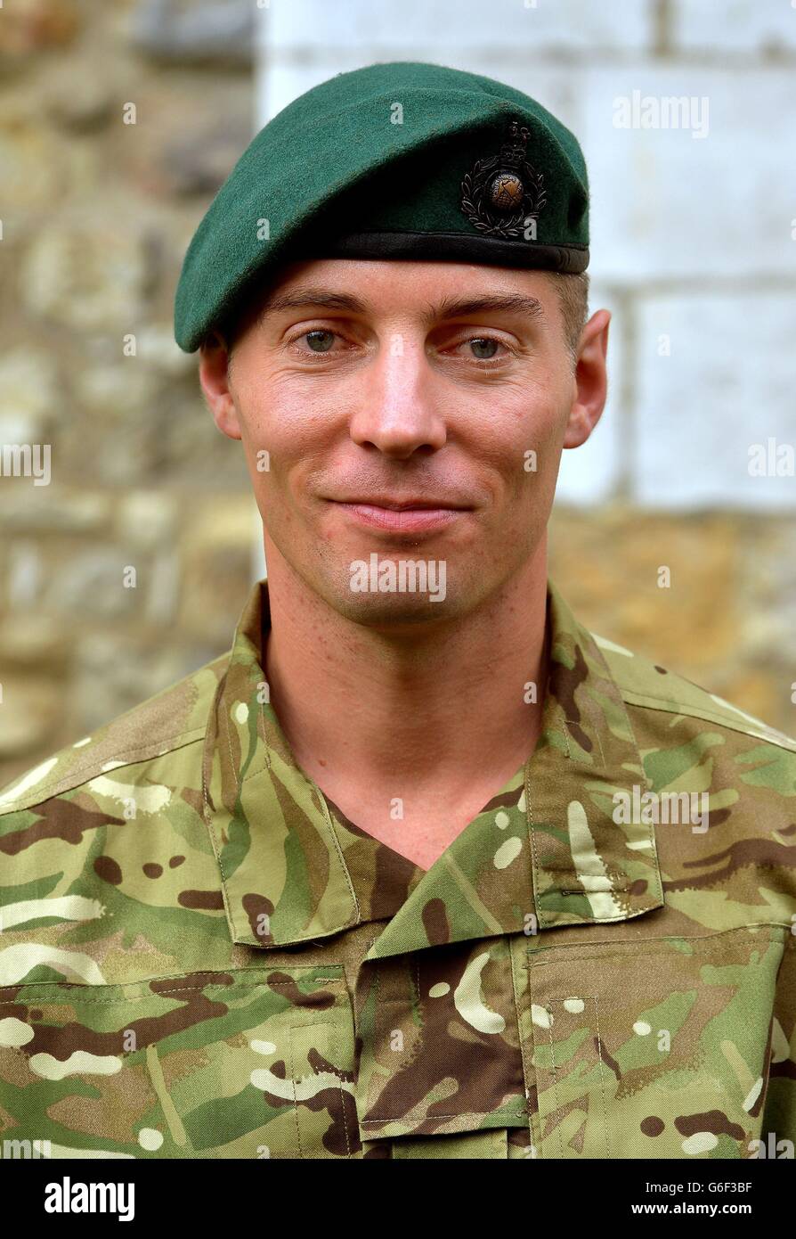 Amtierender LCE CPL Thomas Harrison von den Royal Marines, der vor der vollständigen Operational Honors List 41, die am Freitag im London Gazette veröffentlicht wird, mit dem QCVS (Queen's locomendation for Valuable Service) ausgezeichnet wurde. Stockfoto