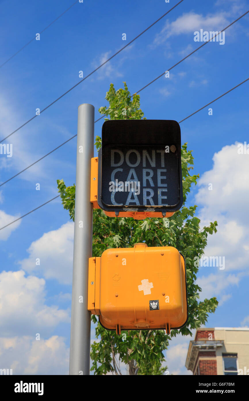 Fußgängerverkehr Kontroll-Leuchte mit "Pflege", "Don ' t Care" für eine Nachricht. Stockfoto
