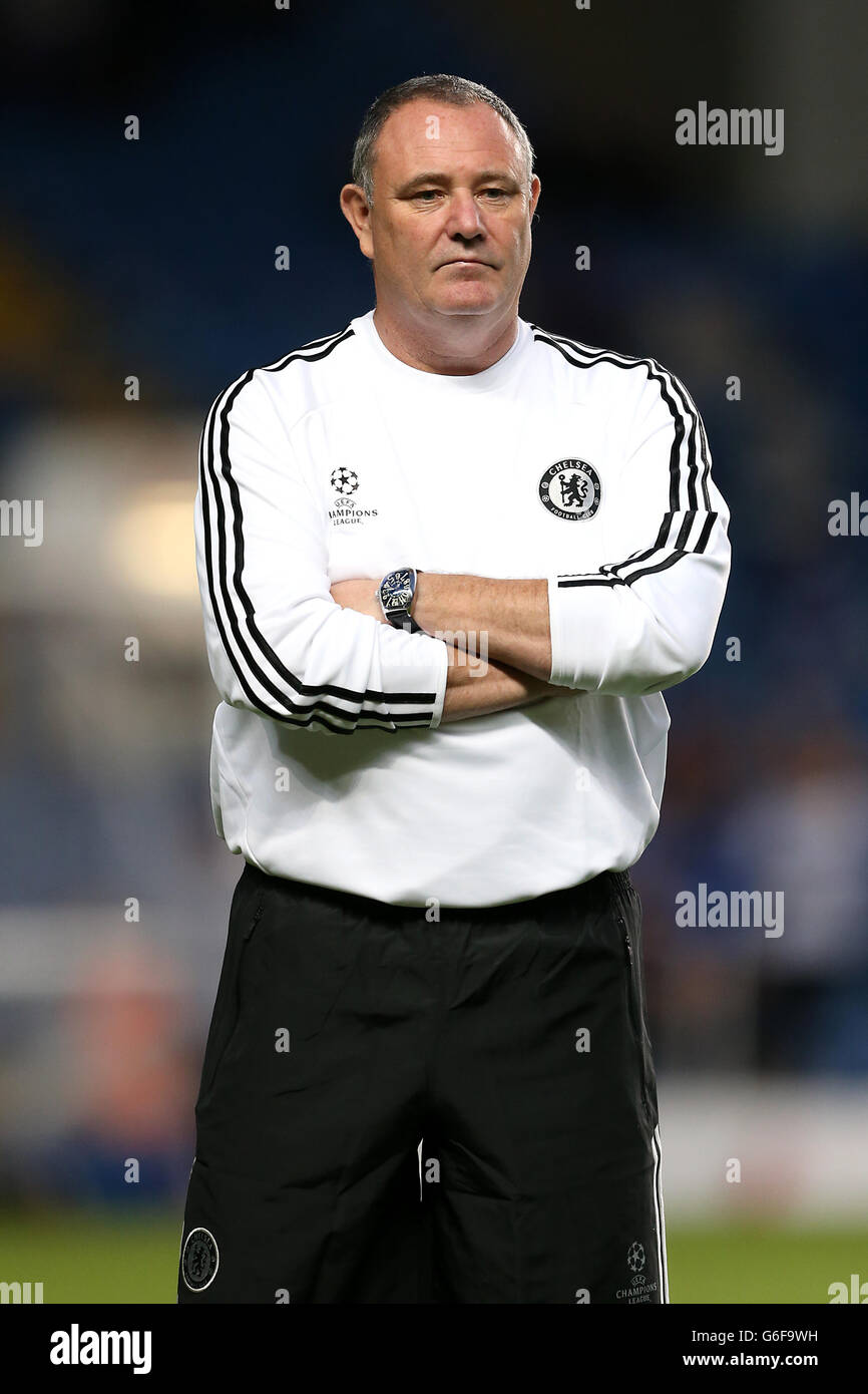 Fußball - UEFA Champions League - Gruppe E - Chelsea / FC Basel - Stamford Bridge. Mick Roberts, Chelsea Assistant Kit Manager Stockfoto