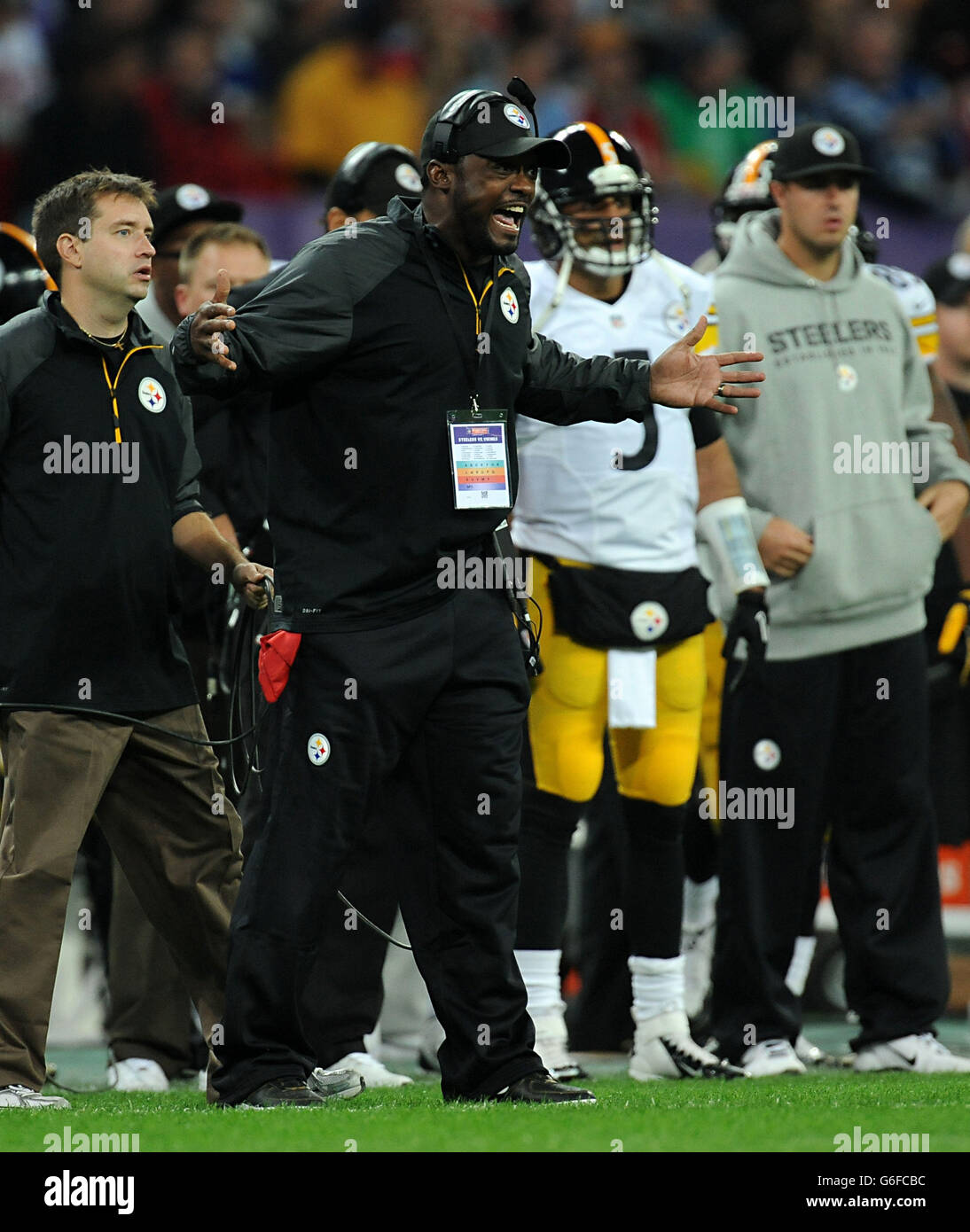 American Football - NFL International Series 2013 - Minnesota Vikings gegen Pittsburgh Steelers - Wembley Stadium. Mike Tomlin, Cheftrainer der Pittsburgh Steelers, während des Spiels der NFL International Series im Wembley Stadium, London. Stockfoto