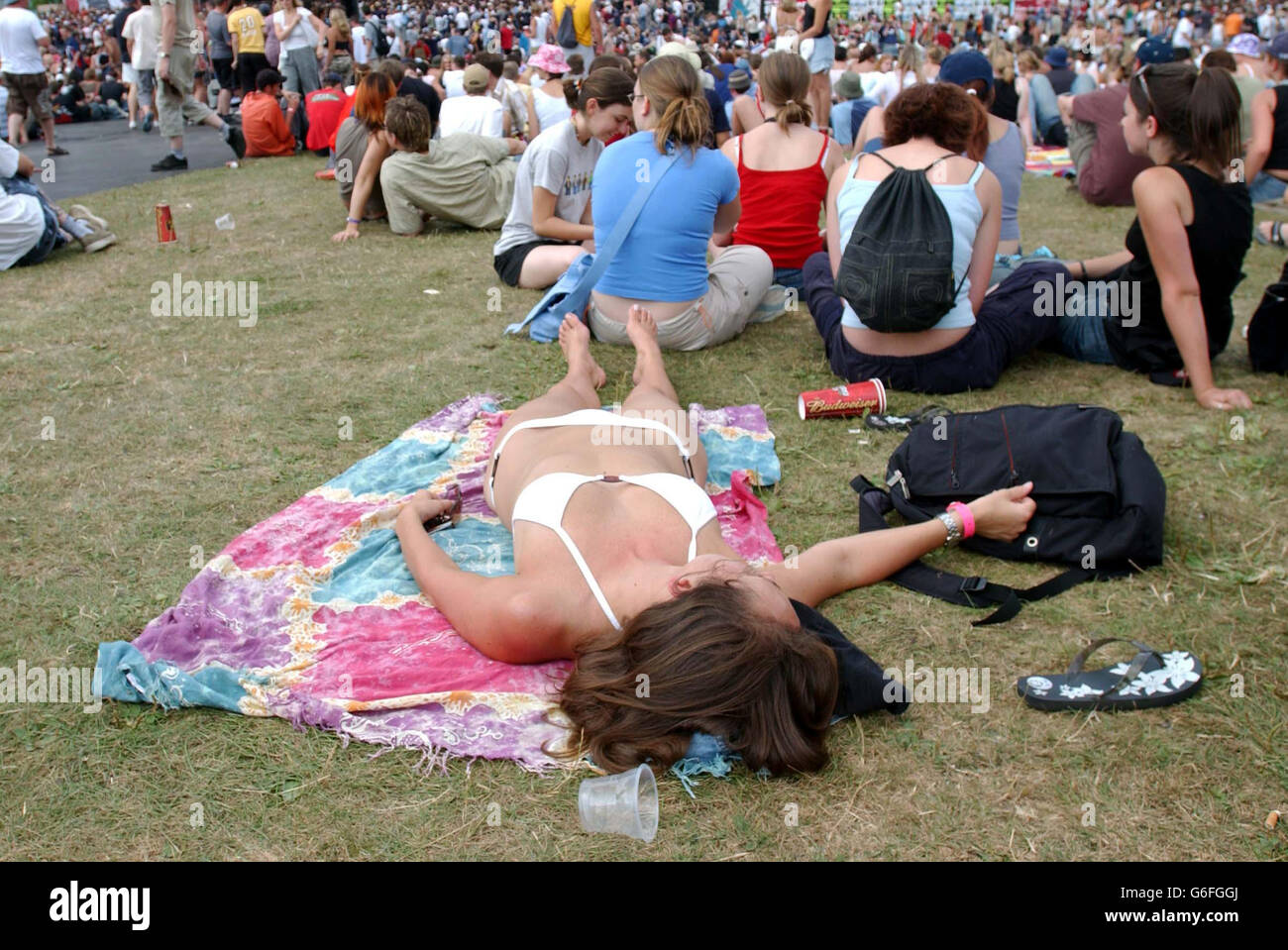 V2003-Publikum. Nachtschwärmer genießen das V2003 Rock Festival in Chelmsford, Essex. Stockfoto