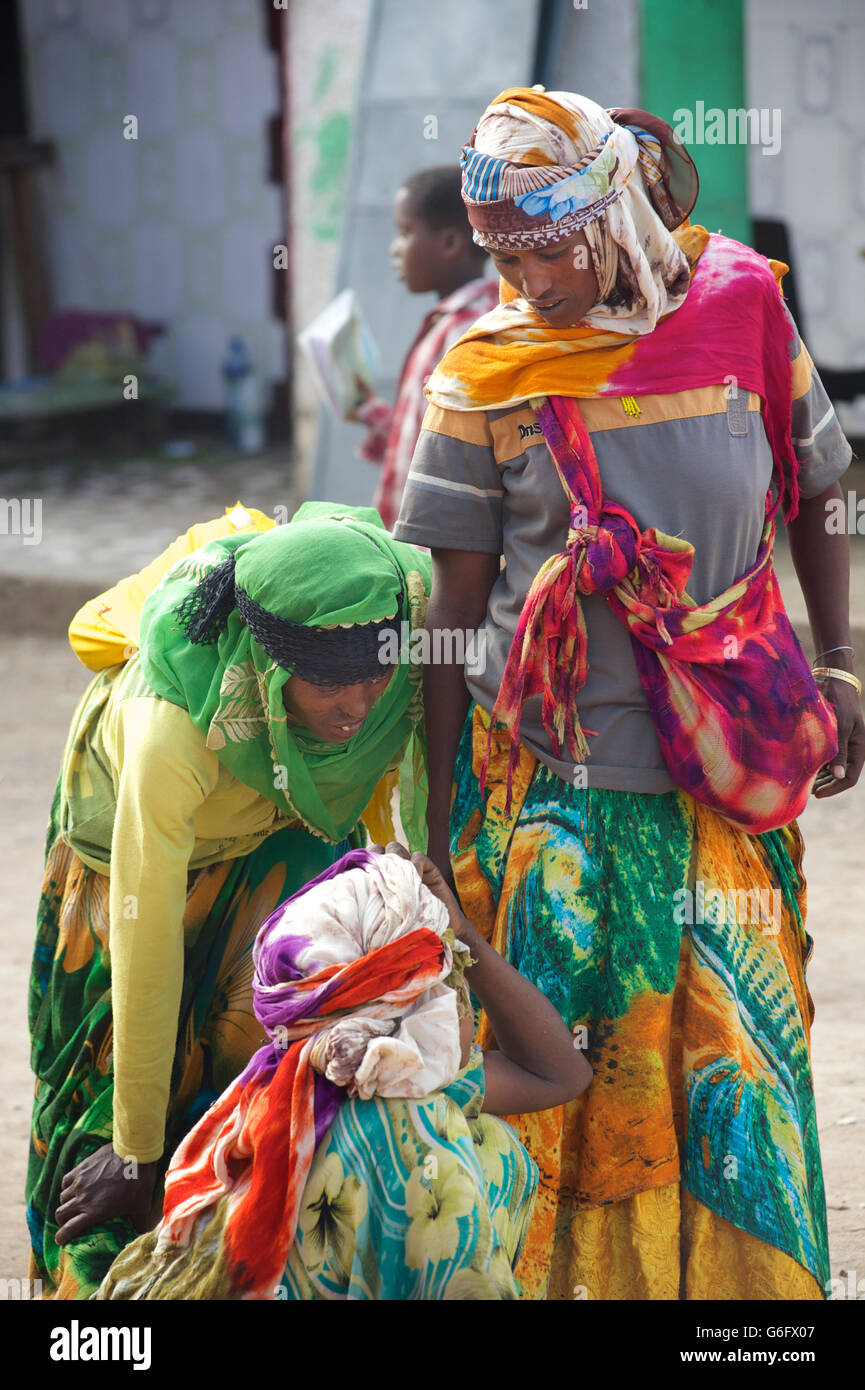 Oromo Frauen am Markt in der Altstadt, Harar, Äthiopien Stockfoto