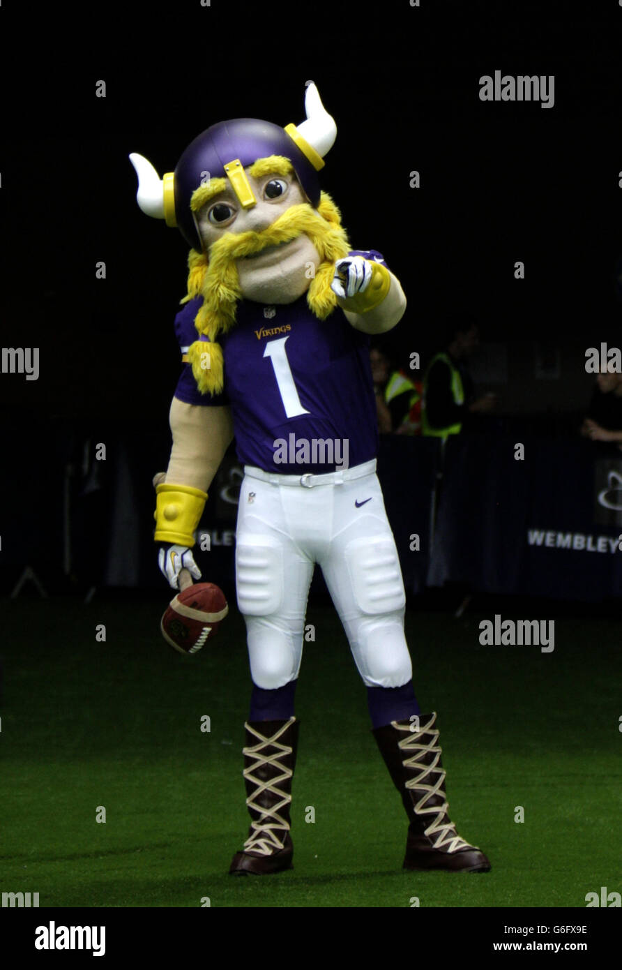 Minnesota Vikings Maskottchen Viktor vor dem Spiel der NFL International Series im Wembley Stadium, London. Stockfoto