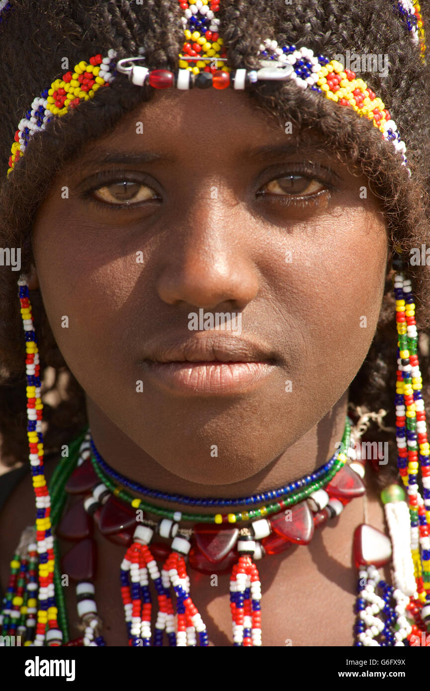 Die aufwändige Frisur eines Afar-Mädchen. Das nomadische Leben der Ferne in den tiefer gelegenen Wüsten von Ost-Äthiopien. WELI Provinz Stockfoto