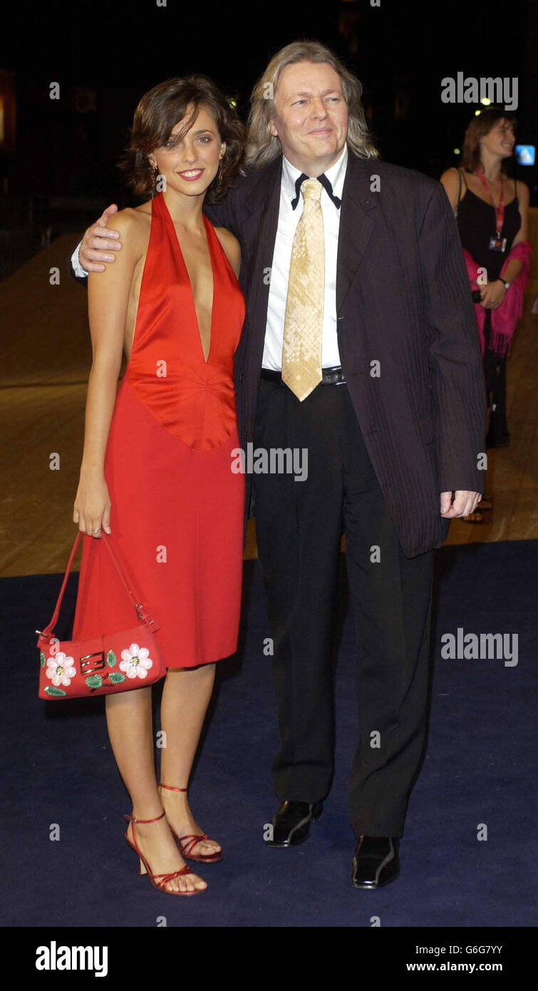 Die Schauspielerin Leticia Dolera und Regisseur Christopher Hampton kommen im Palazzo del Cinema, Lido, Venedig, für ihren neuen Film "Imagining Argentina" an, der heute Abend als eine besondere Veranstaltung auf der 60. Internationalen Ausstellung für Kinokunst, besser bekannt als das Filmfestival von Venedig, gezeigt wird. Stockfoto