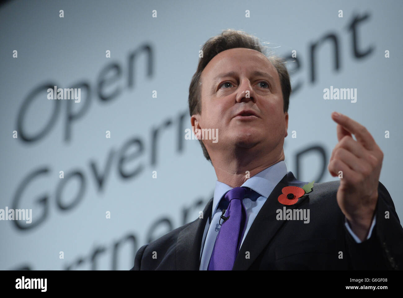 Premierminister David Cameron spricht heute auf der Open Government Partnership-Konferenz im QE2 Conference Center in London. Stockfoto