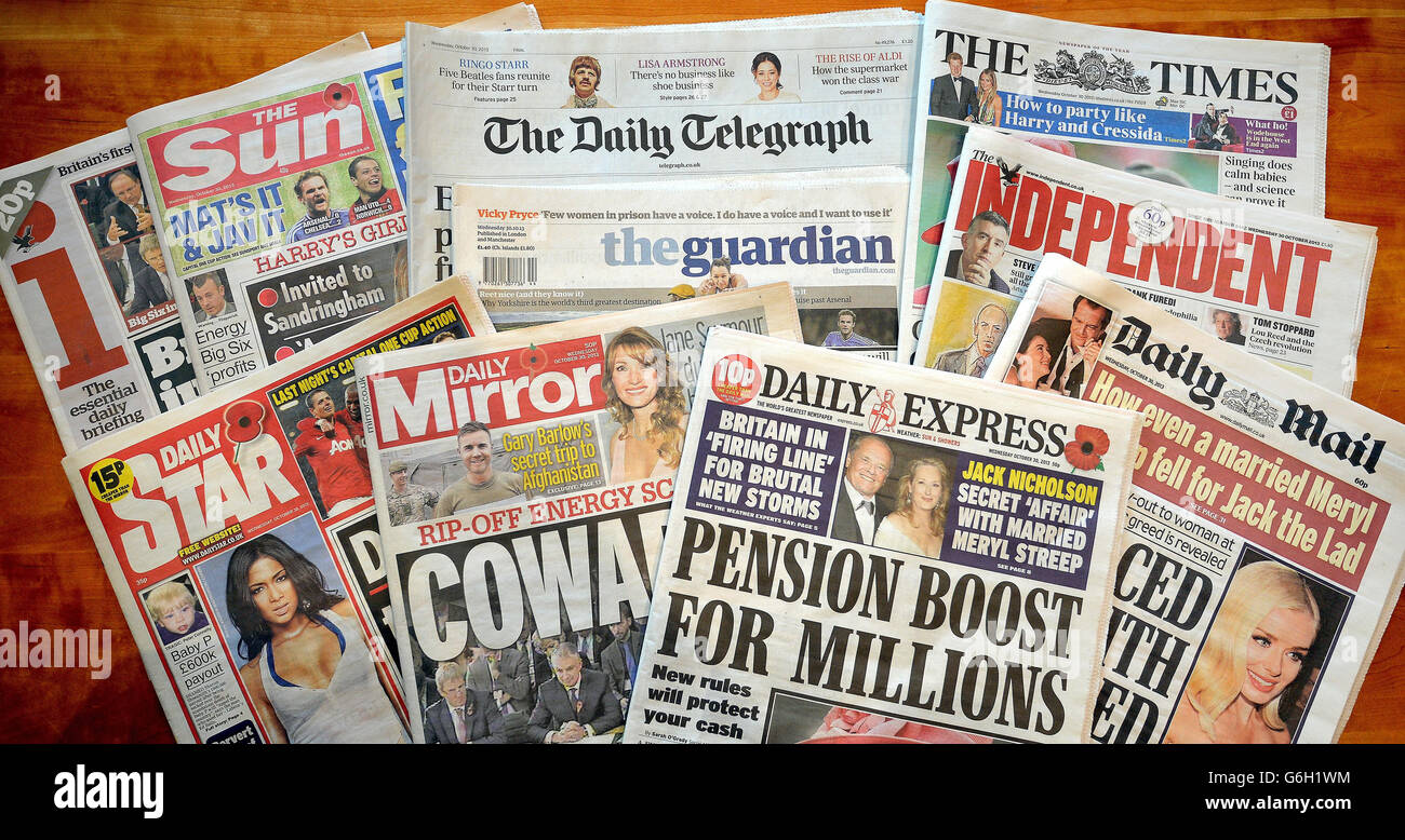 Die Titelseiten der britischen Nationalzeitungen. Zeitungsverleger erwägen eine dringende Berufung, nachdem der Oberste Gerichtshof ihren Antrag abgelehnt hatte, eine neue parteiübergreifende königliche Charta zur Regulierung der Presse zu blockieren. Stockfoto