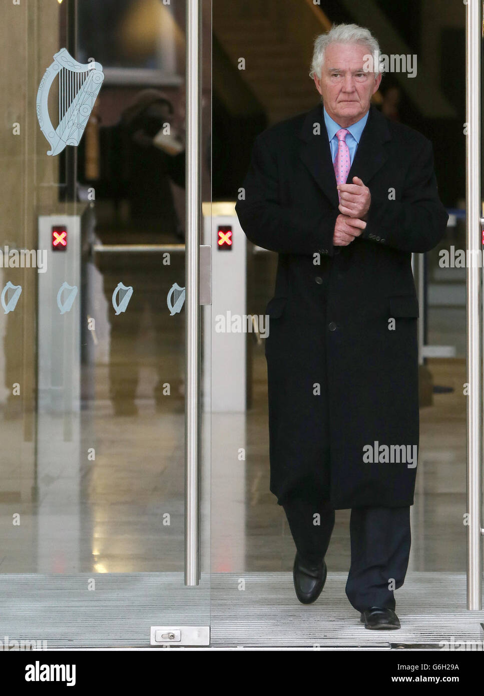 Sean Fitzpatrick, ehemaliger Anglo Irish Bank-Chef, erscheint vor dem Circuit Criminal Court für eine Vorverhandlung. Stockfoto