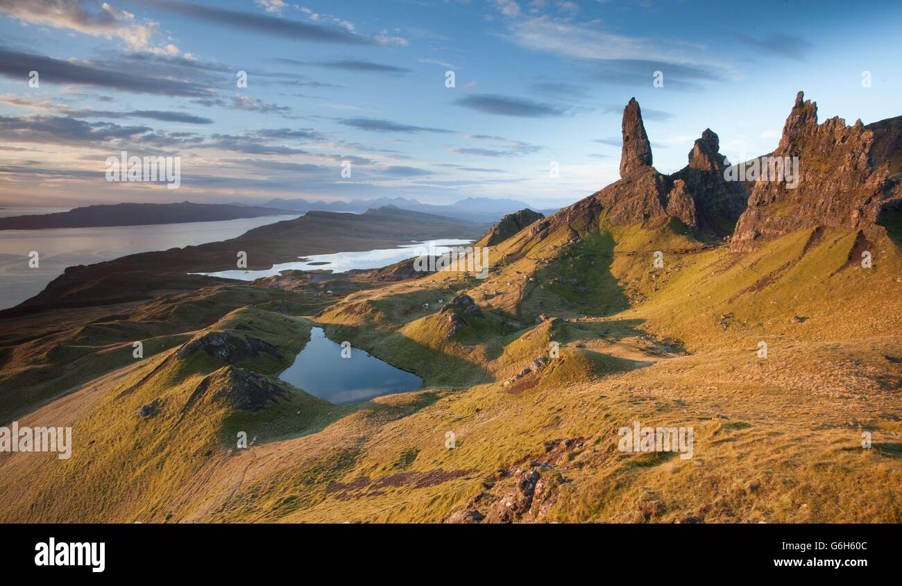 Sonnenaufgang über dem alten Mann von Storr auf der Isle of Skye in Schottland. Stockfoto
