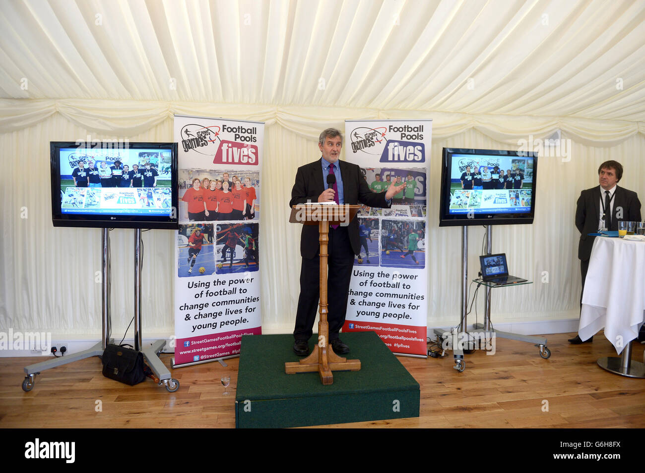 Der Abgeordnete Clive Efford bei einem parlamentarischen Empfang für StreetGames Football Pools Fives im House of Commons, London. Stockfoto