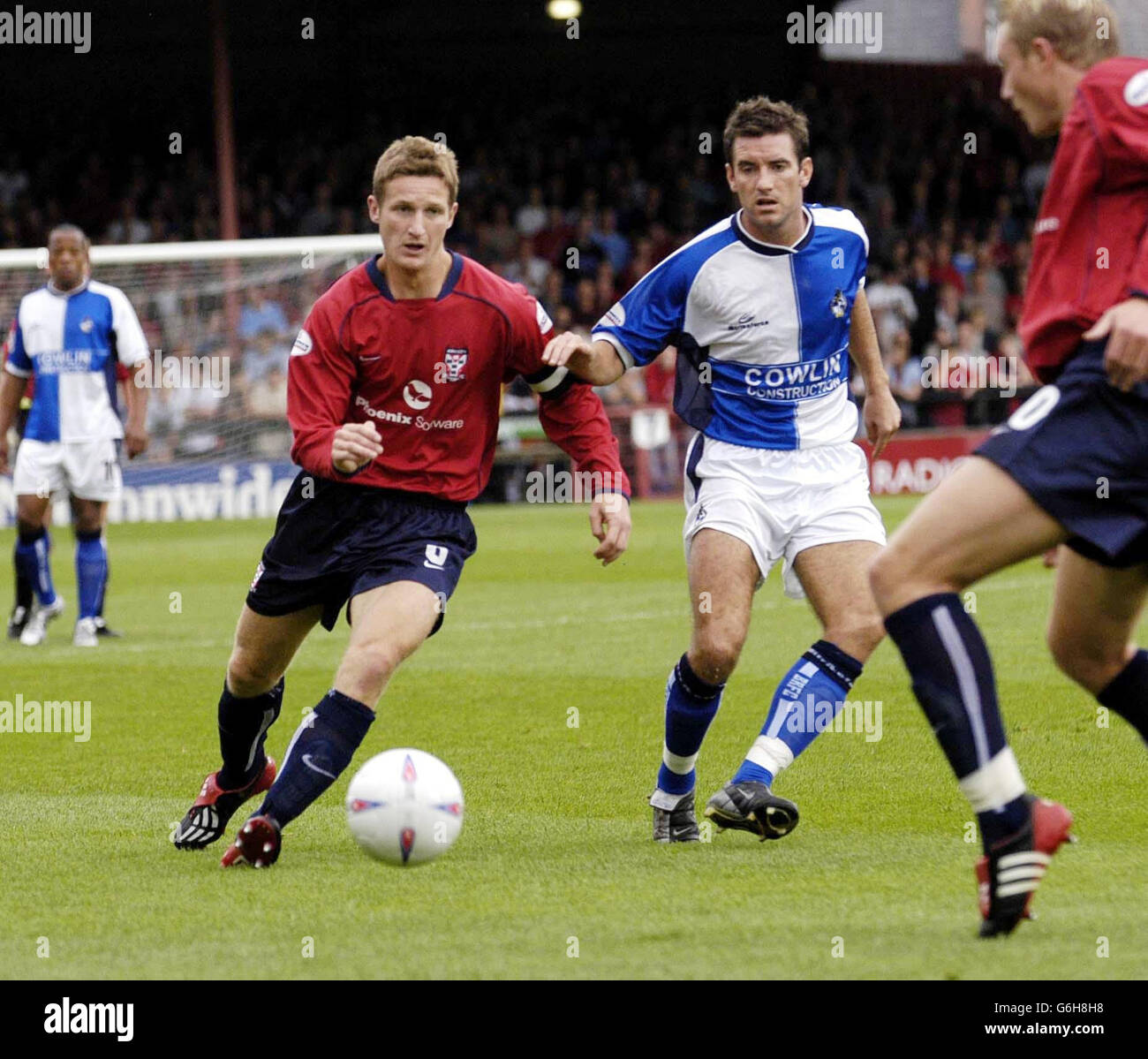 Lee Bullock (links) von York City im Einsatz mit Bristol Rovers Rob Quinn, während des Nationwide Division Three Spiels in Bootham Crescent, York. KEINE INOFFIZIELLE CLUB-WEBSITE. Stockfoto