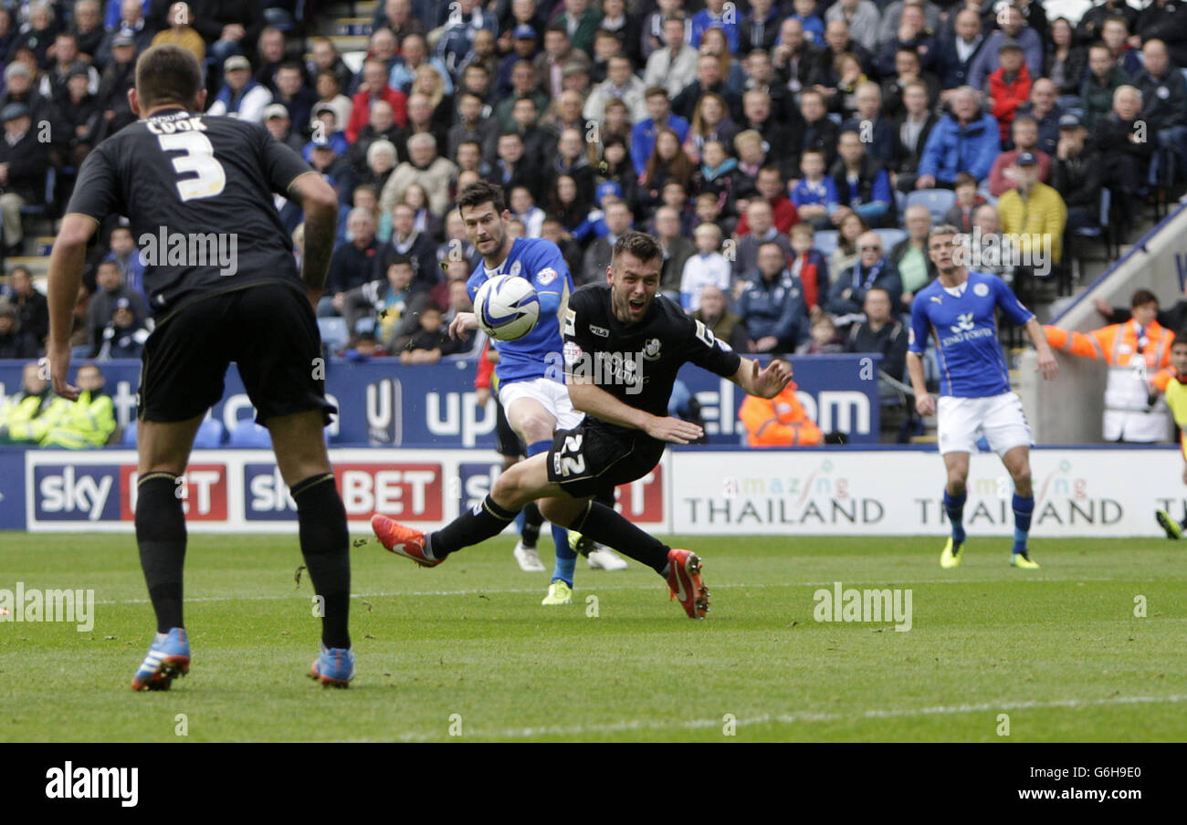 Fußball - Sky Bet Championship - Leicester City / AFC Bournemouth - King Power Stadium. David Nugent von Leicester City erzielt das erste Tor des Spiels Stockfoto