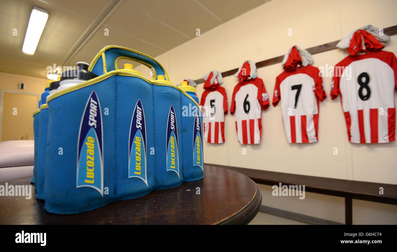 Fußball - FA-Cup - vierten Qualifikationsrunde - Brackley Stadt V Barrow - St James Park Stockfoto