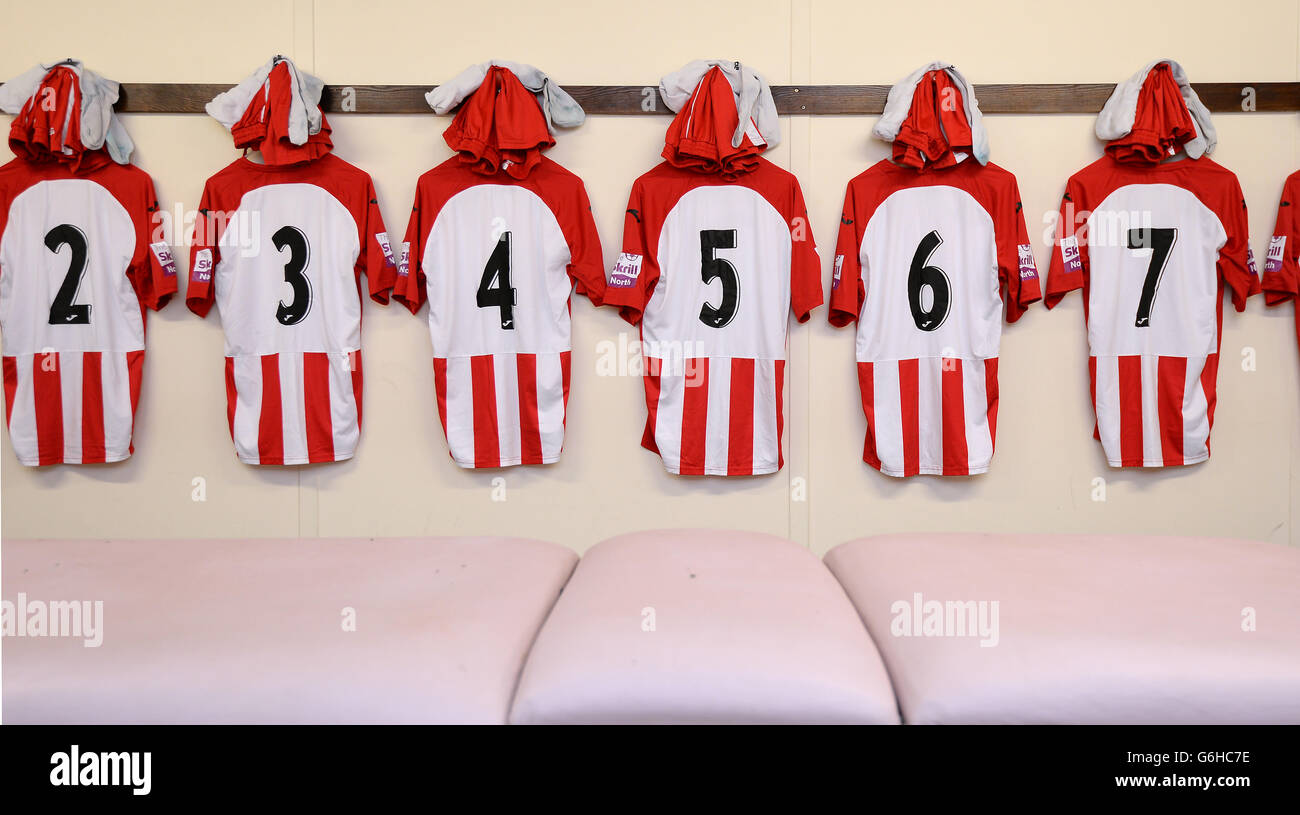 Fußball - FA-Cup - vierten Qualifikationsrunde - Brackley Stadt V Barrow - St James Park Stockfoto