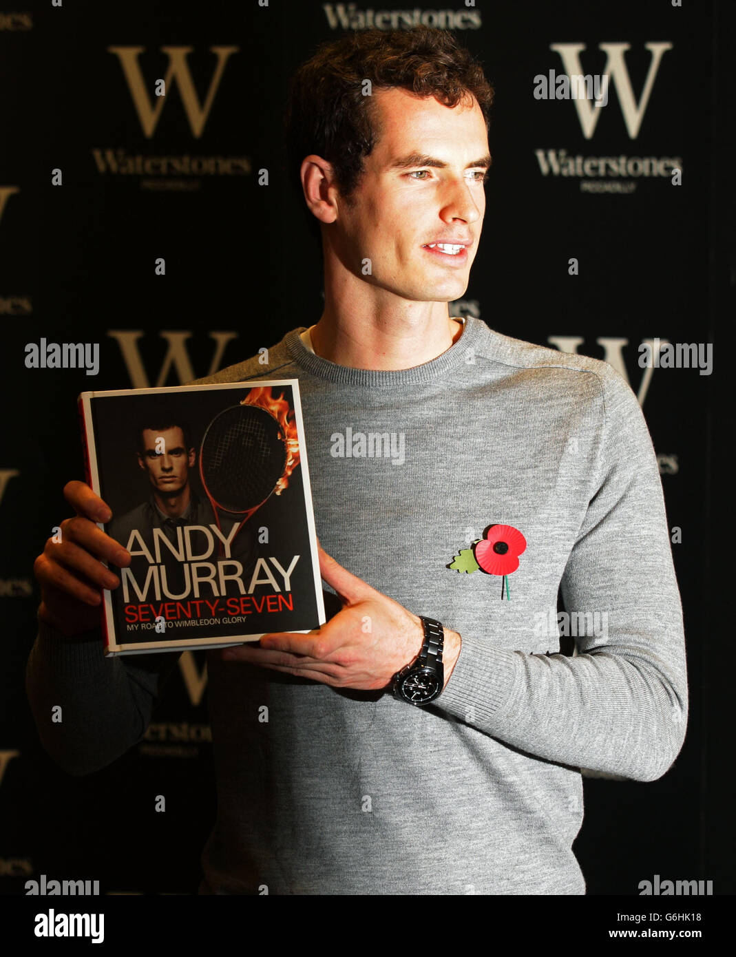 Andy Murray nimmt an der Unterzeichnung seines neuen Buches Seventy-Seven: My Road to Wimbledon Glory Teil, in Waterstones, Piccadilly, London. Stockfoto