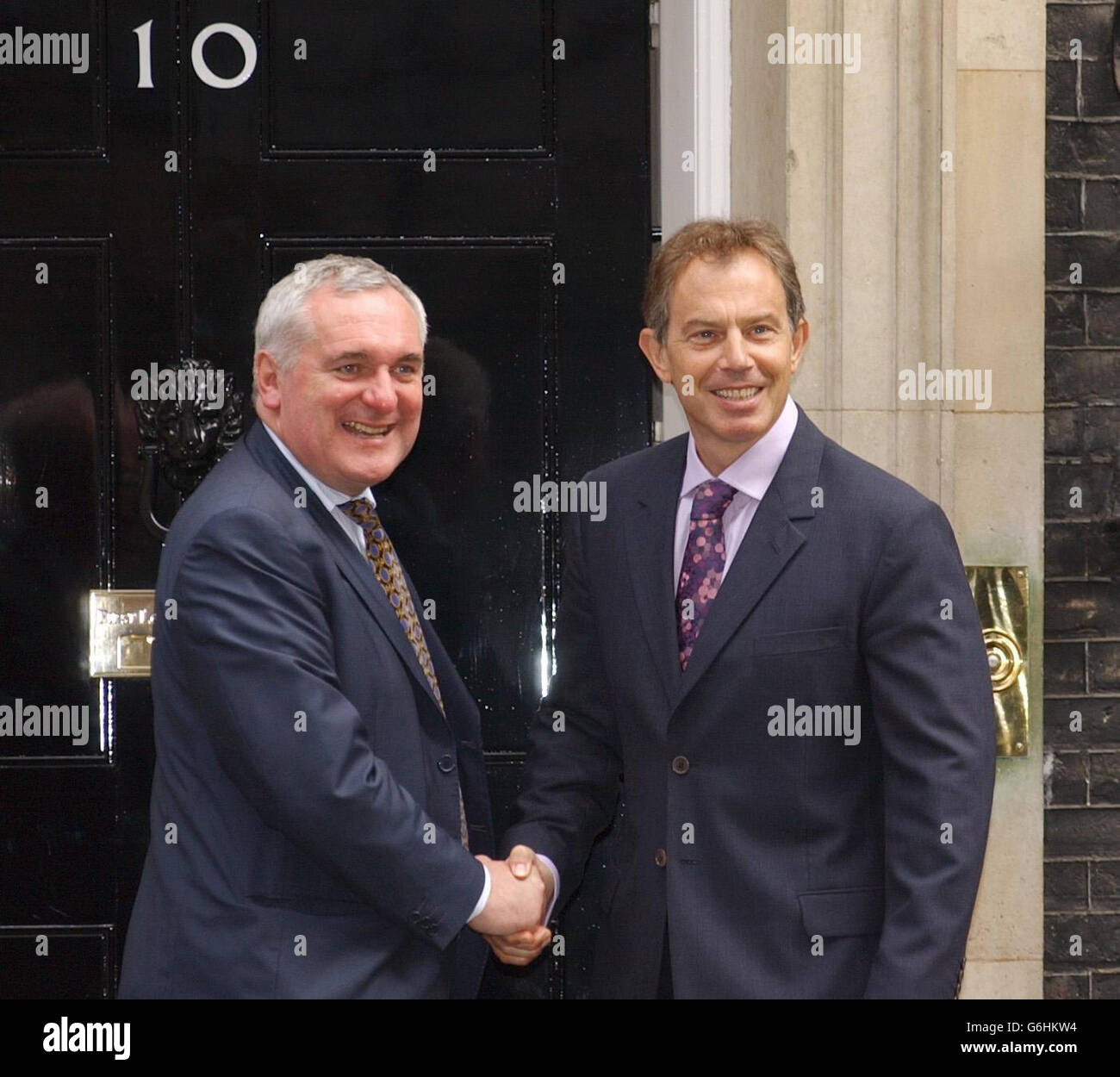 Bertie Ahern in der Downing Street Stockfoto