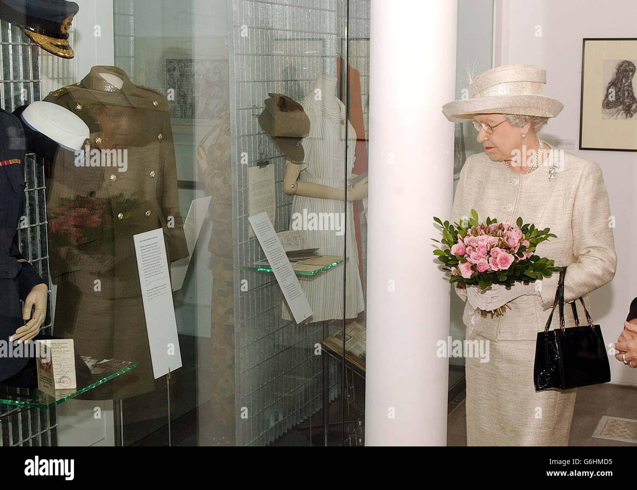 Königin wird Frauen im Krieg Ausstellung geöffnet Stockfoto