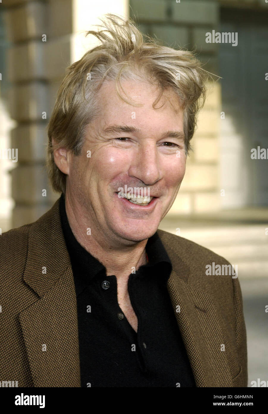 Richard Gere während der Eröffnung von Giorgio Armani: A Retrospective an der Royal Academy of Arts im Zentrum von London. Die große Ausstellung wird die Karriere des international renommierten Modedesigners erforschen. Stockfoto