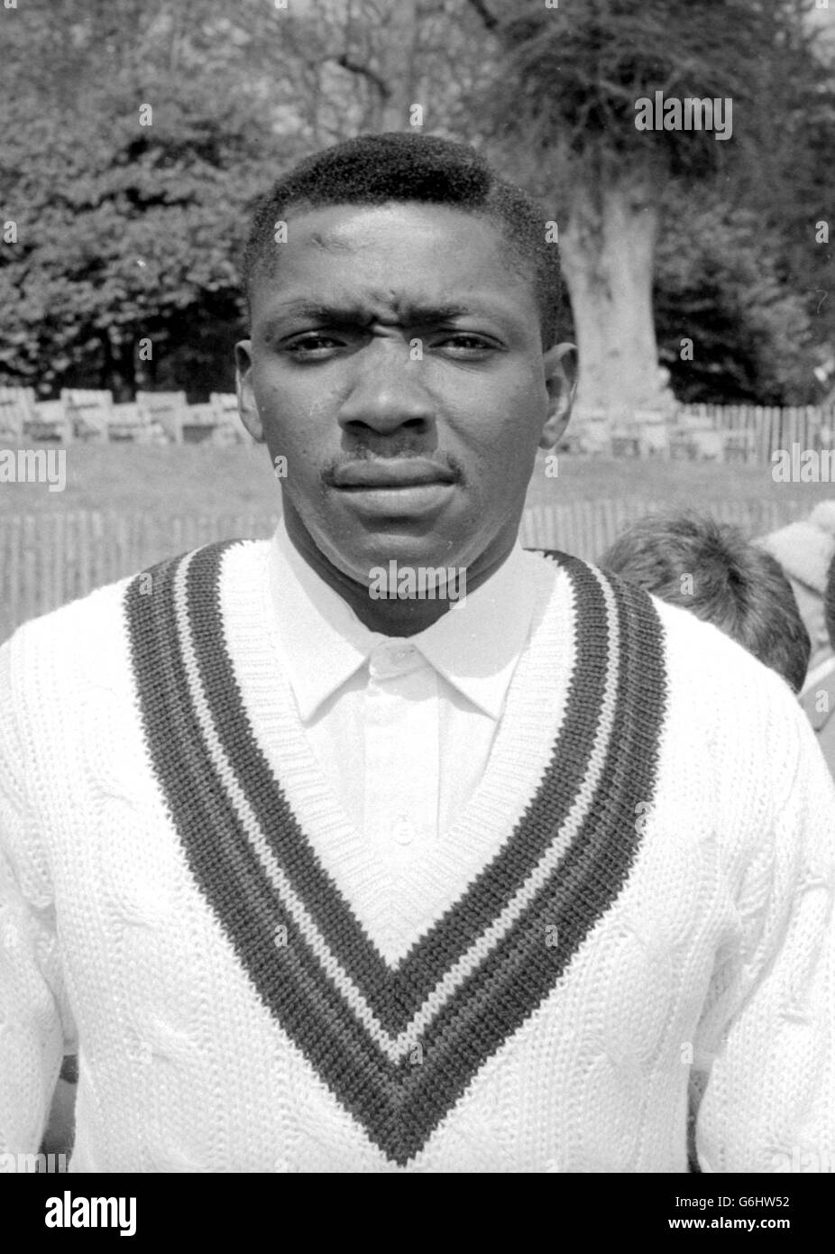 PascCall Roberts (Trinidad), einer der westindischen Cricketspieler. Er ist ein Gebrauchsmuster links-Arm, mittel-schnell und langsam Bowler. Er hat in Lancashire League Cricket gespielt. Stockfoto