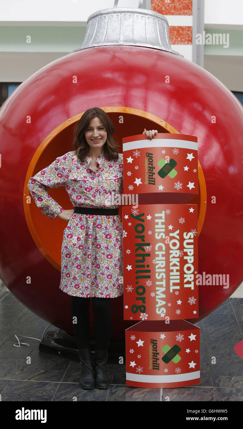 Schauspielerin Kelly MacDonald beim Start der Weihnachtskampagne der Yorkhill Children's Charity im St Enoch Centre in Glasgow, um Spenden für Kinder zu sammeln, die im Krankenhaus in Glasgow behandelt werden. Stockfoto
