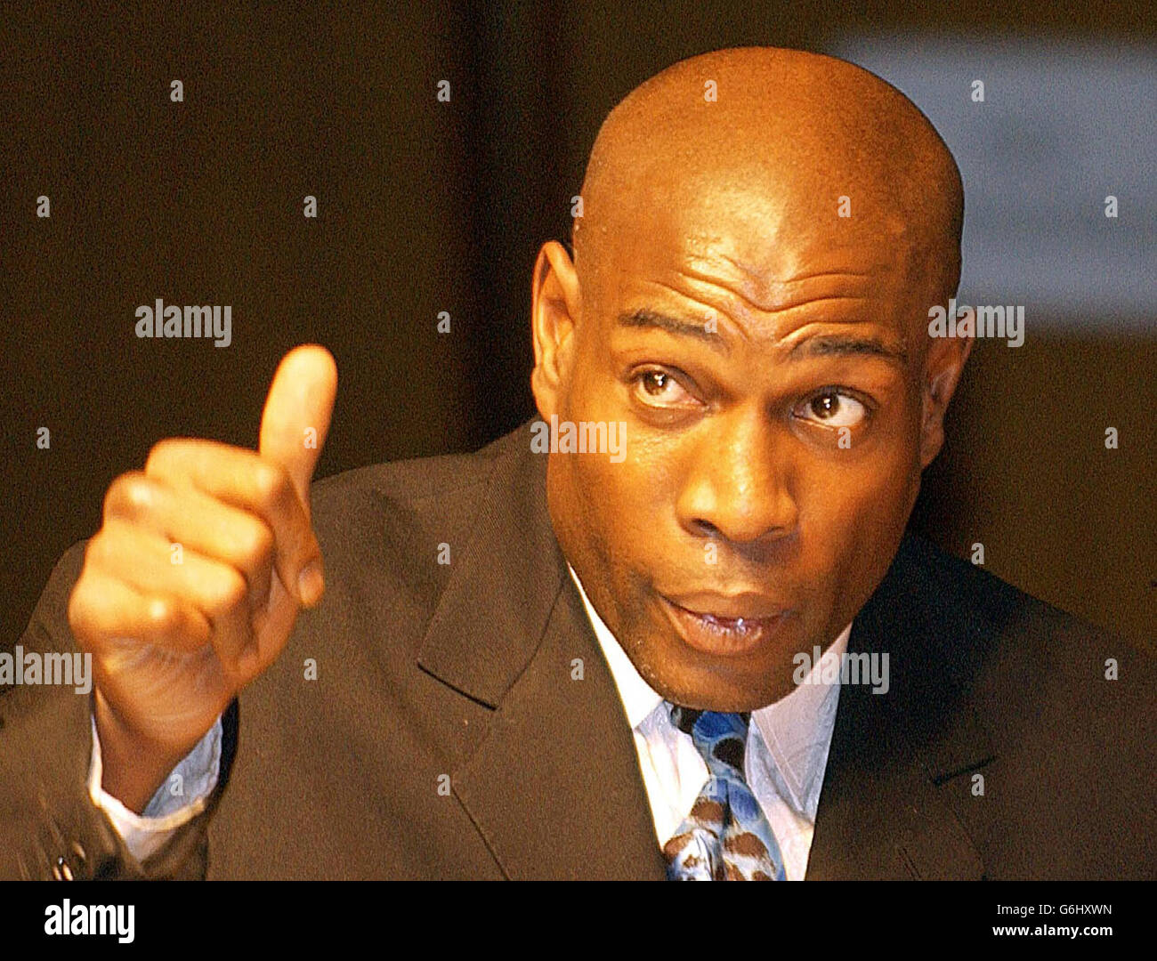 Frank Bruno führt das englische Team vor den International Boxing Championships gegen Amerika in der York Hall im East End von London an. Stockfoto