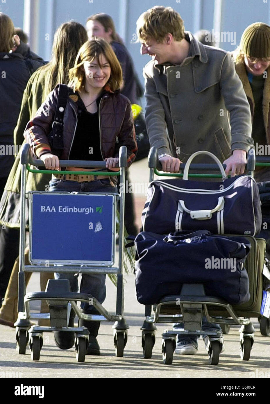 Dougie Payne und Kelly MacDonald am Flughafen Edinburgh Stockfoto