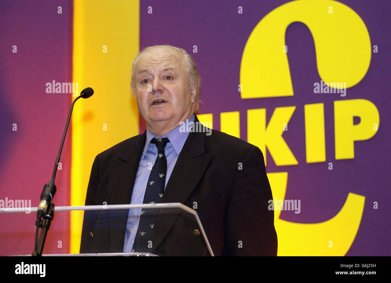 Farmer Tony Martin hält seine Rede während der „Freedom Conference“ der britischen Unabhängigkeitspartei im Emmanuel Centre, Marsham Street, London. Der Norfolk-Landwirt, der wegen des Tötens eines Einbrechers im Teenageralter inhaftiert war, sprach auf der Jahreskonferenz der UK Independence Party vor den Delegierten. Stockfoto