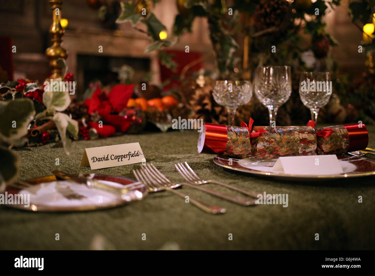 Der Tisch des Grand Saloon wird vorbereitet für 'A Dickensian Christmas' im Blenheim Palace in Oxfordshire, der vom 9. November bis zum 13. Dezember stattfindet. Stockfoto