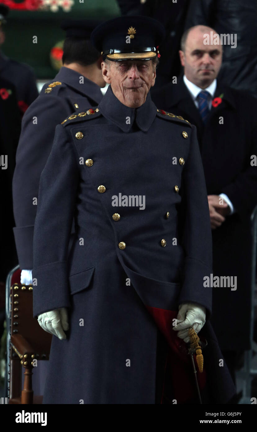 Der Herzog von Edinburgh am Menin Gate Memorial, wo er Ehrungen an gefallene Truppen am Schauplatz einiger der tödlichsten Schlachten des Ersten Weltkriegs führte, Ypern, Belguim. Stockfoto