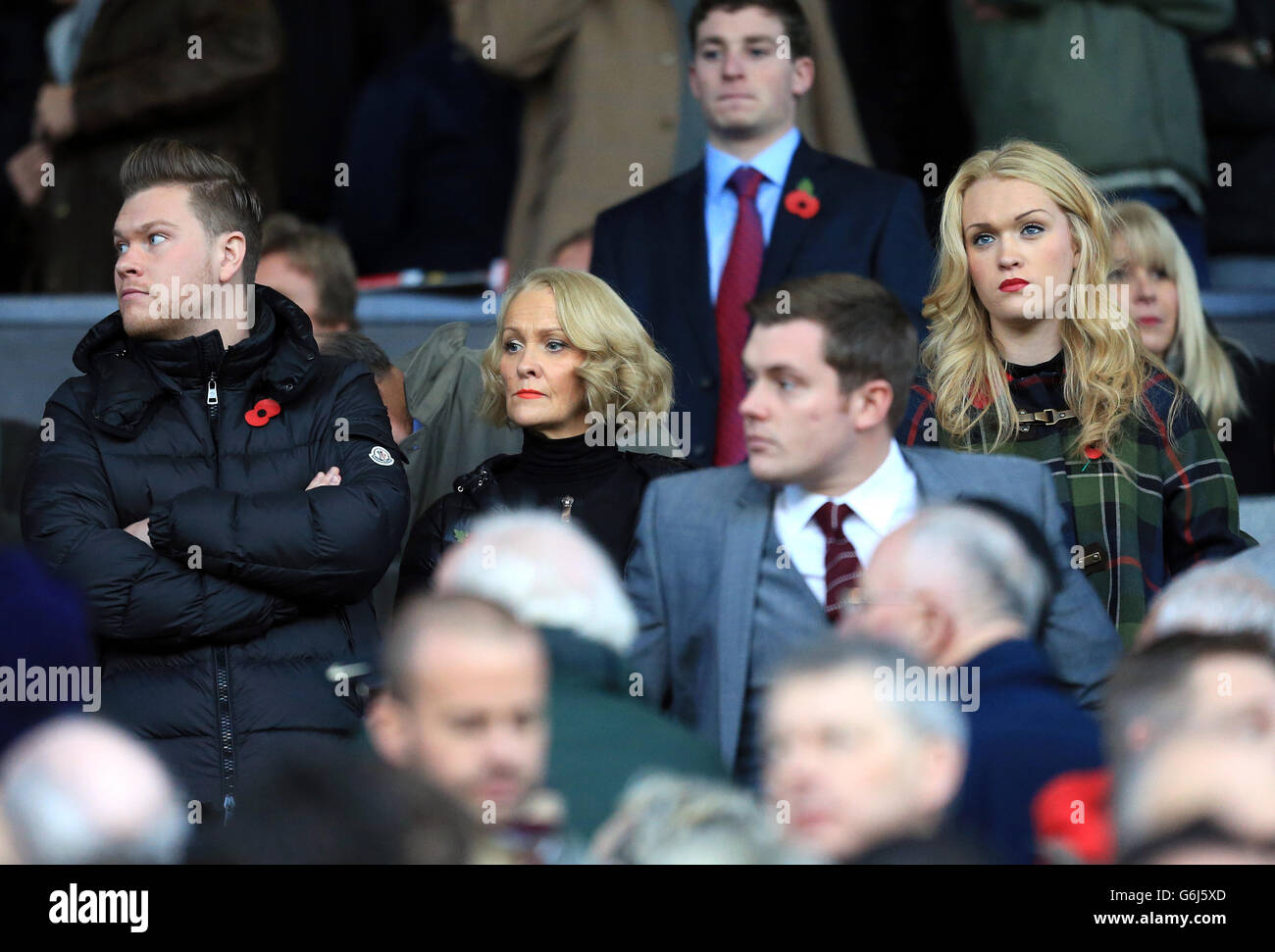 Manchester United Manager David Moyes Sohn David Jnr Links Ehefrau Pamela Und Tochter Lauren Rechts Auf Den Tribunen Stockfotografie Alamy