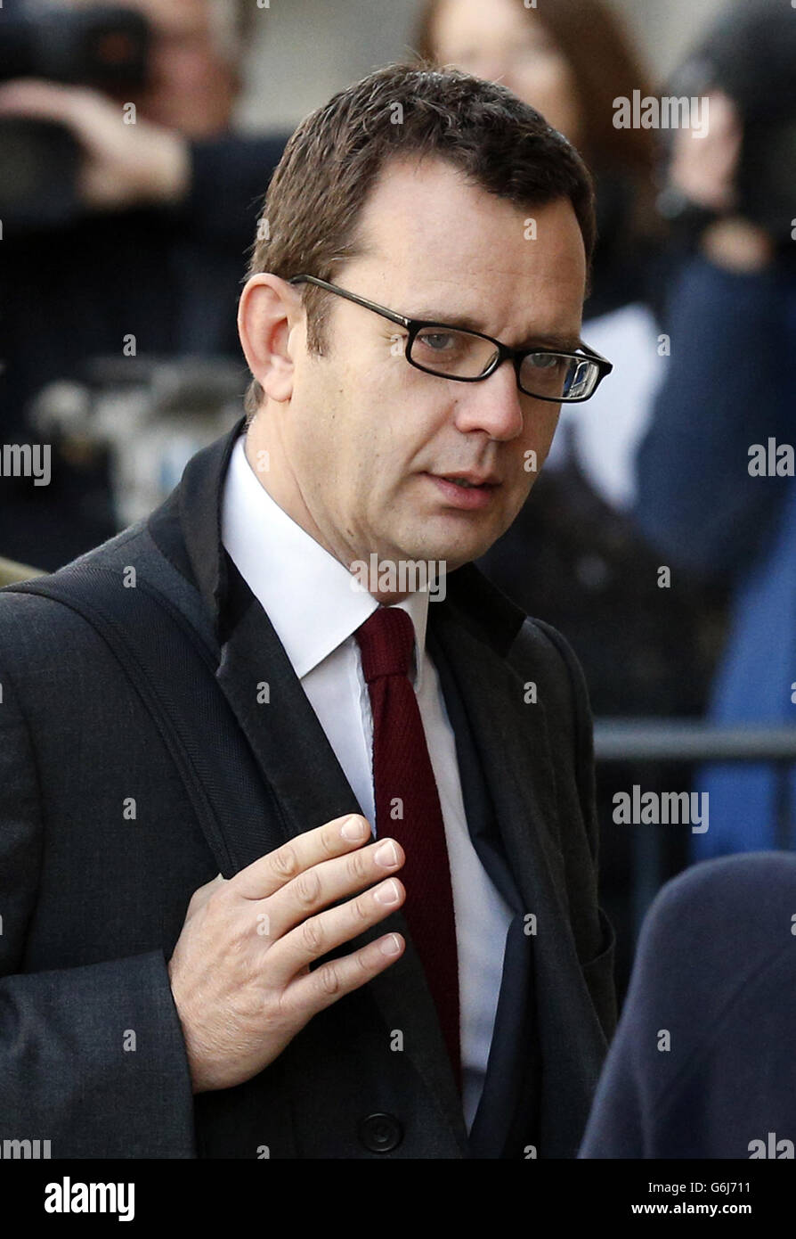 Hacking-Behauptungen über das Telefon. Andy Coulson, ehemaliger Redakteur von News of the World, kommt im Old Bailey an, während das Telefon-Hacking-Verfahren fortgesetzt wird. Stockfoto