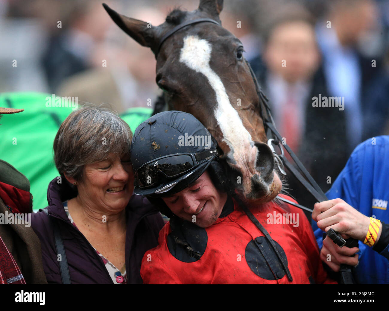 Pferderennen - Das Open Festival 2013 - Paddy Power Gold Cup Day - Cheltenham Rennbahn. Jockey Richie McLinnon feiert mit seinem Pferd Johns Spirit nach dem Gewinn des Paddy Power Gold Cup Chase Stockfoto