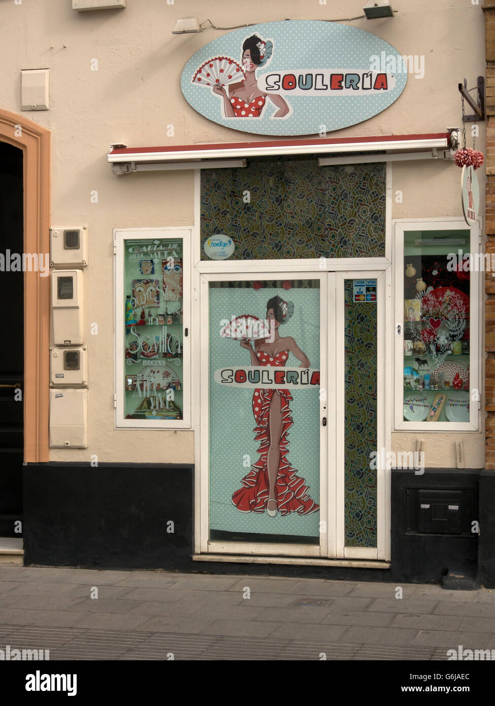 SEVILLA, SPANIEN - 15. MÄRZ 2016: Außenansicht des Flamenco-Shops Stockfoto