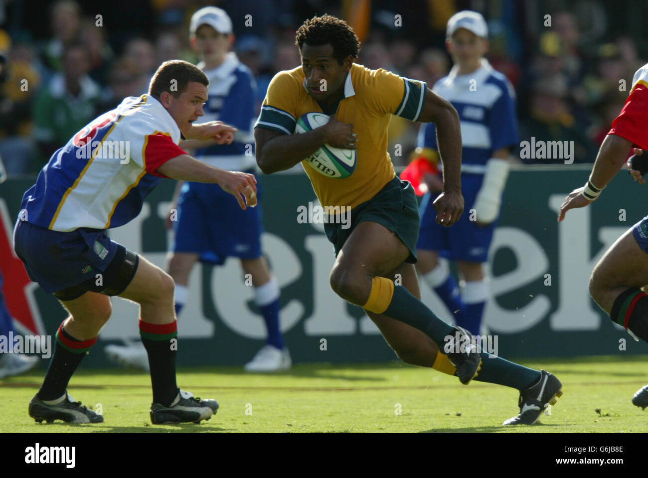 Lote Tuqiri in Aktion beim australischen Sieg über Namibia im Rugby World Cup Pool A Spiel 142-0 im Oval Stadium in Adelaide. KEINE NUTZUNG DES MOBILTELEFONS. WEBSITES DÜRFEN WÄHREND DES SPIELS NUR ALLE FÜNF MINUTEN EIN BILD VERWENDEN Stockfoto