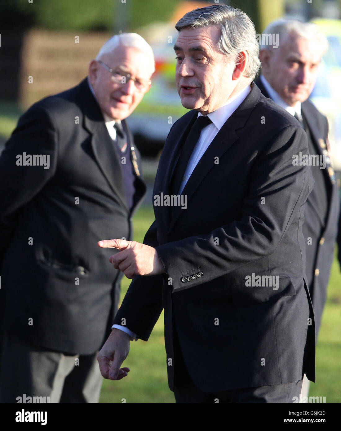 Der ehemalige Premierminister Gordon Brown trifft bei der Beerdigung der Arbeitsministerin Helen Eadie in der Dalgety Bay Parish Church in Fife ein. Stockfoto