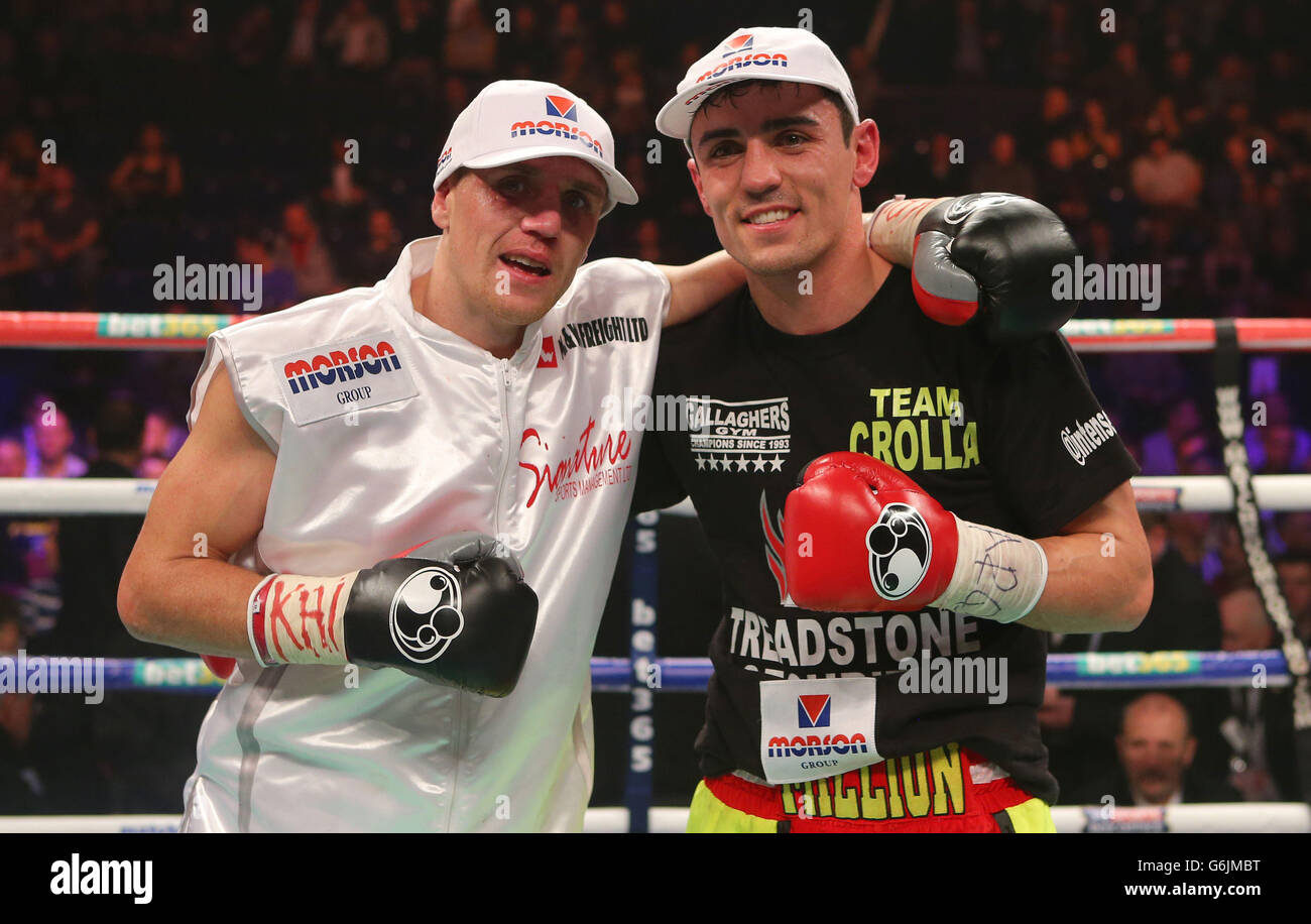 Anthony Crolla (rechts) und Stephen Foster folgen ihrem WBO Inter-Continental Lightweight Title Fight in der Phones 4u Arena, Manchester. Stockfoto