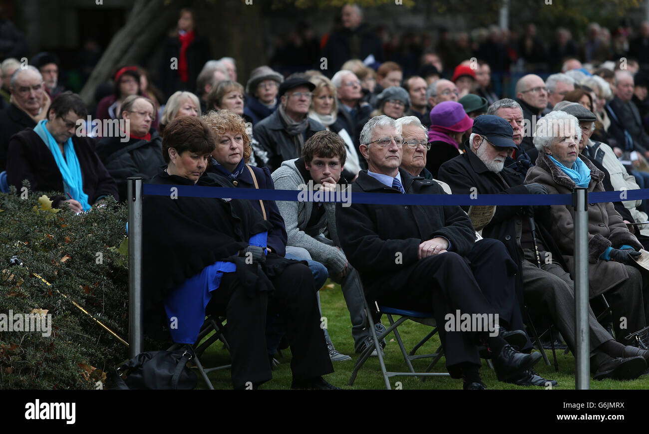 Gäste bei einer Staatszeremonie anlässlich des 100. Jahrestages der Gründung der irischen Freiwilligen, Oglaigh na hEireann, im Garden of Remembrance in Dublin. Stockfoto