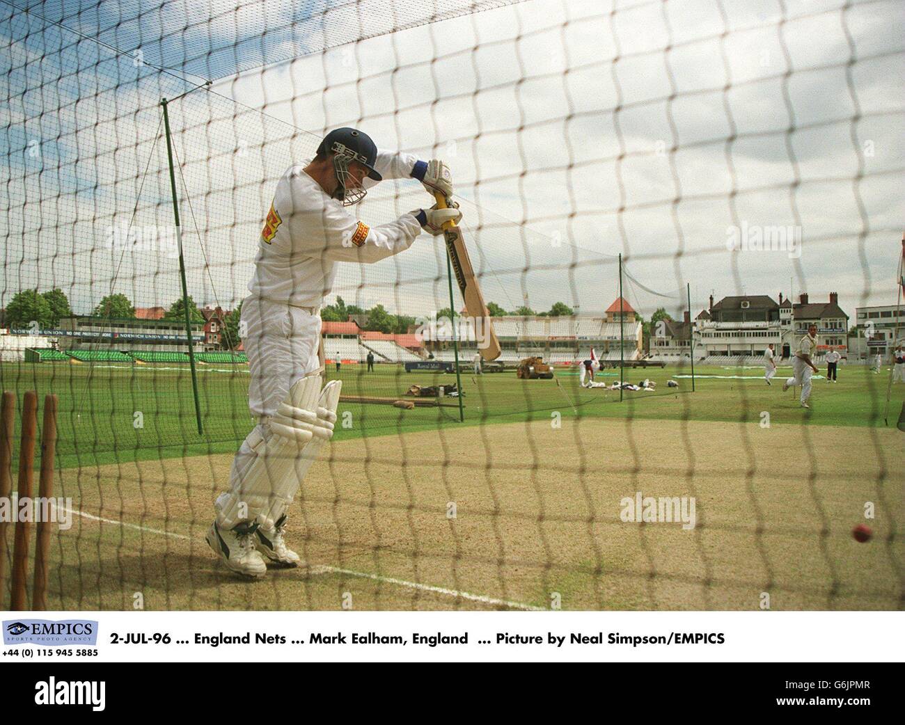 2-JUL-96 ... England Netze ... Mark Ealham, England ... Bild von Neal Simpson/EMPICS Stockfoto