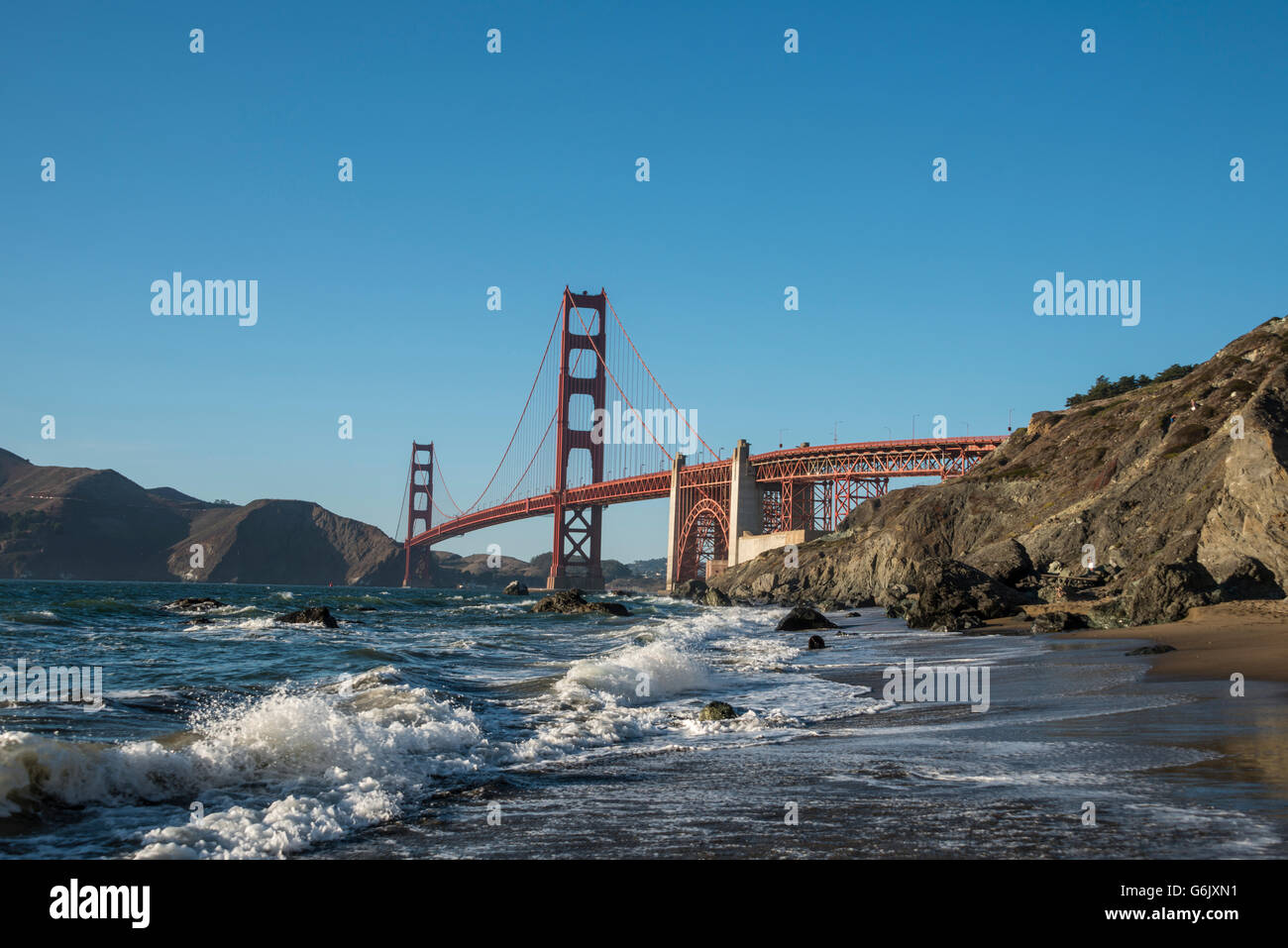 Golden Gate Bridge, Marshalls Strand, Felsenküste, San Francisco, USA, Nordamerika Stockfoto