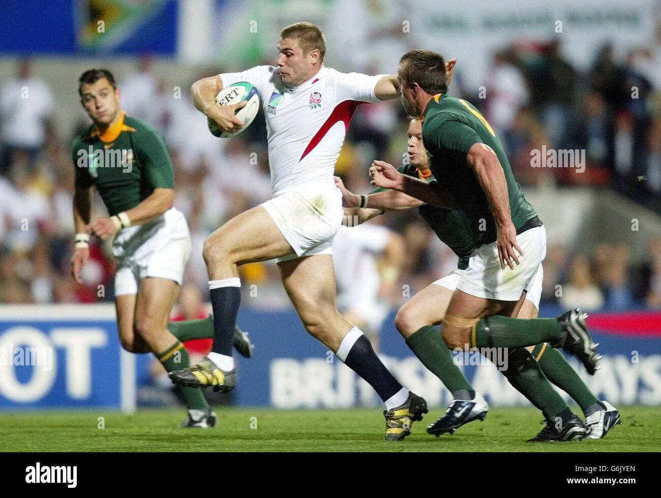 Der englische Ben Cohen durchbricht die südafrikanische Verteidigung während ihres Rugby-WM-Spiels im Subiaco Stadium, Perth, Australien. England gewann 25-6. Stockfoto