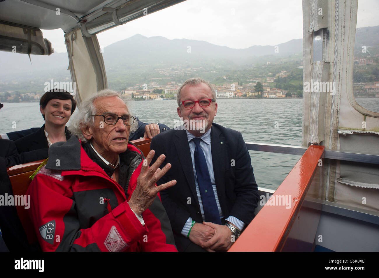 Italia Lombardia Sulzano Christo Vladimirov Yavakev Sul Lago Iseosee Autore della Passerella "Schwimmenden Piers" Stockfoto