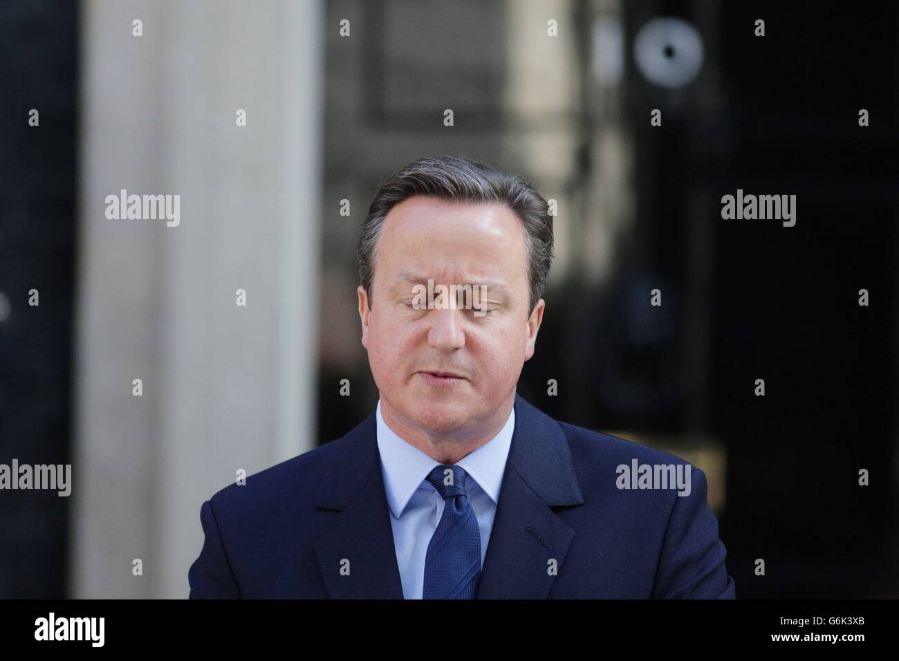 Premierminister David Cameron spricht außen 10 Downing Street, London, wo er seinen Rücktritt angekündigt, nachdem Großbritannien gestimmt, der Europäischen Union in einer historischen Volksabstimmung zu verlassen die Westminster Politik in Unordnung geworfen hat und schickte das Pfund auf den Weltmärkten taumeln. Stockfoto