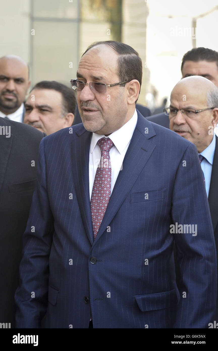 Der irakische Premierminister Nuri Al-Maliki nimmt an der Eröffnung der ersten Niederlassung der britischen Bank Standard Chartered, in, Bagdad, Irak, Teil, die vom Premierminister des Landes offiziell eröffnet wurde und als ein wichtiger Meilenstein in seiner Erholung gilt. Stockfoto