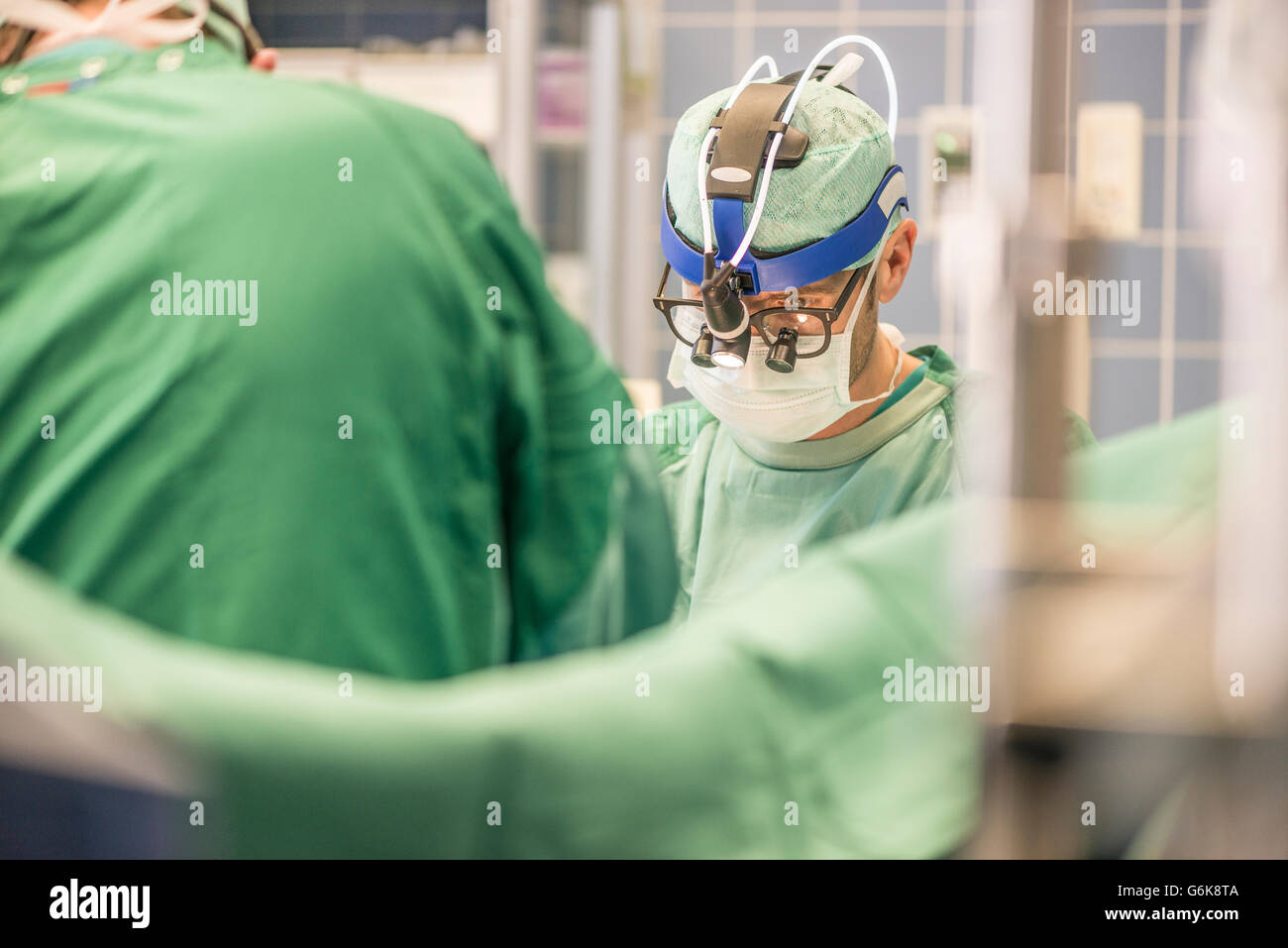 Chirurgen, die Ausführung von Herz-bypass-Operation Stockfoto