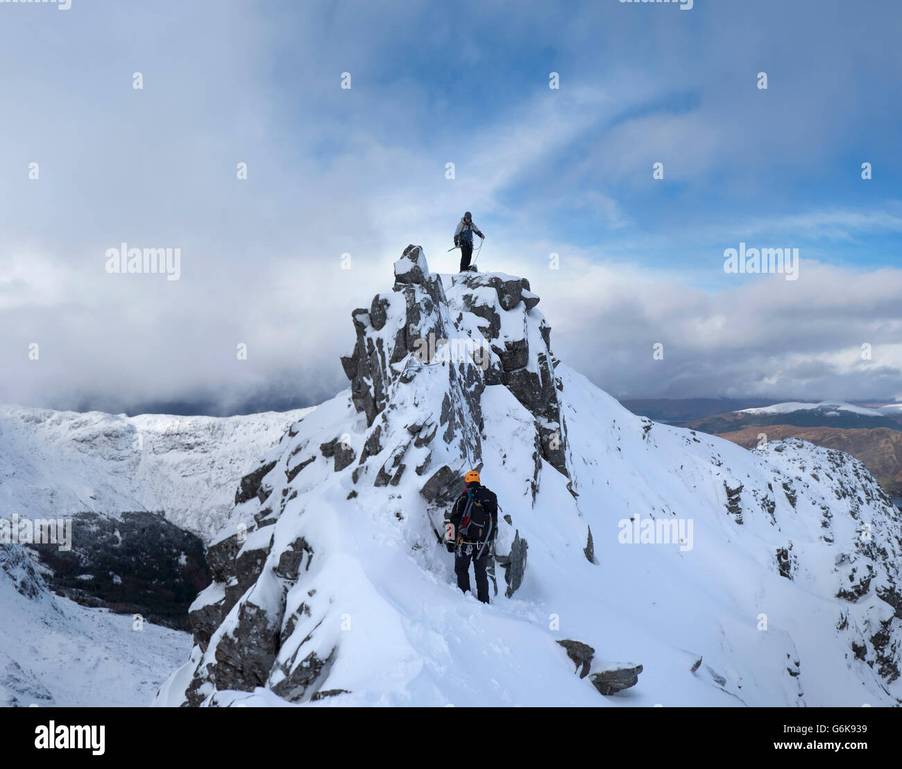 Schottland, Glencoe, Beinn a'Bheithir, Bergsteigen im winter Stockfoto